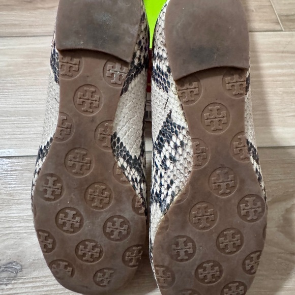 Tory Burch Reva Python Natural Colorway - Picture 11 of 11